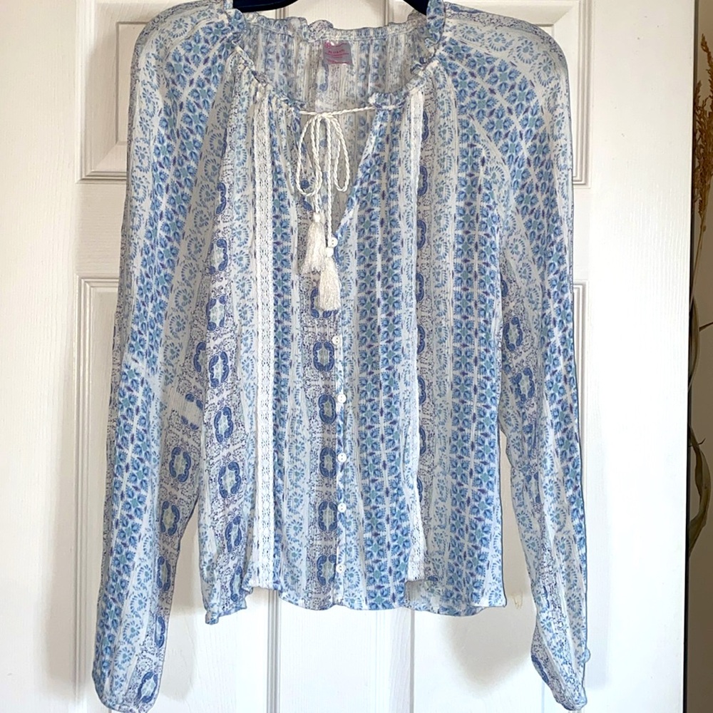 💜 NWOT No Boundaries Women’s White/Blue V Neck Top Size XL (15-17)